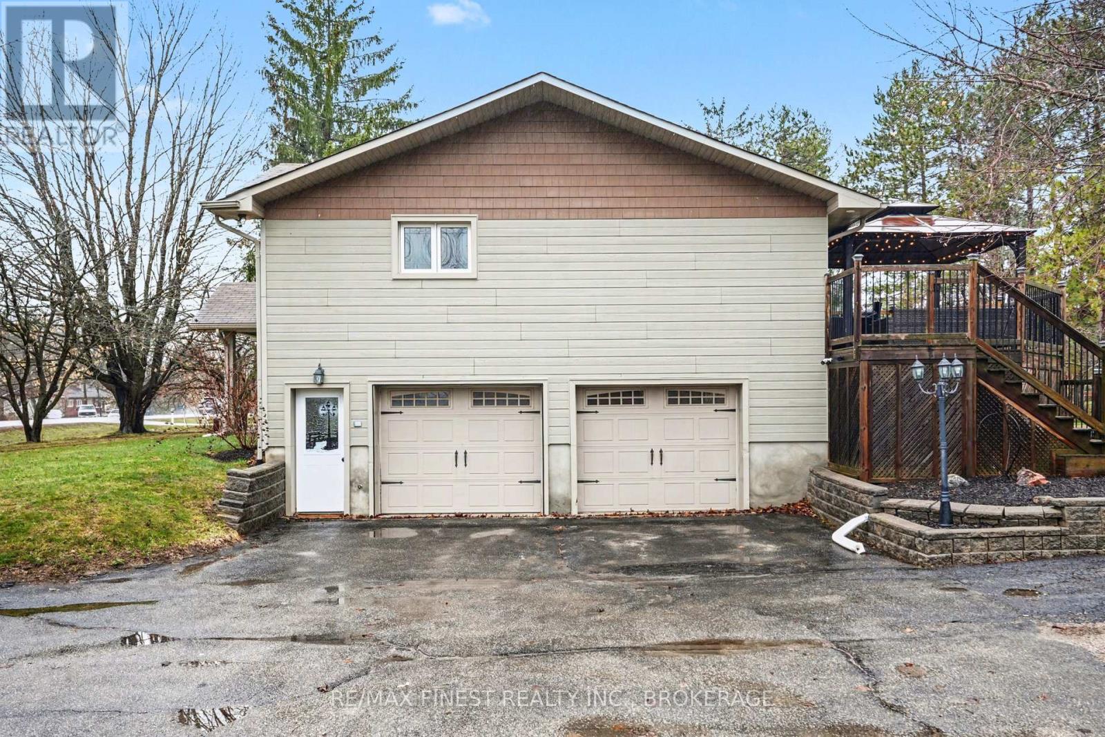 2518 Rideau Ferry Road