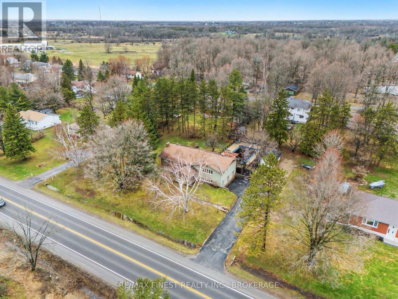 2518 Rideau Ferry Road