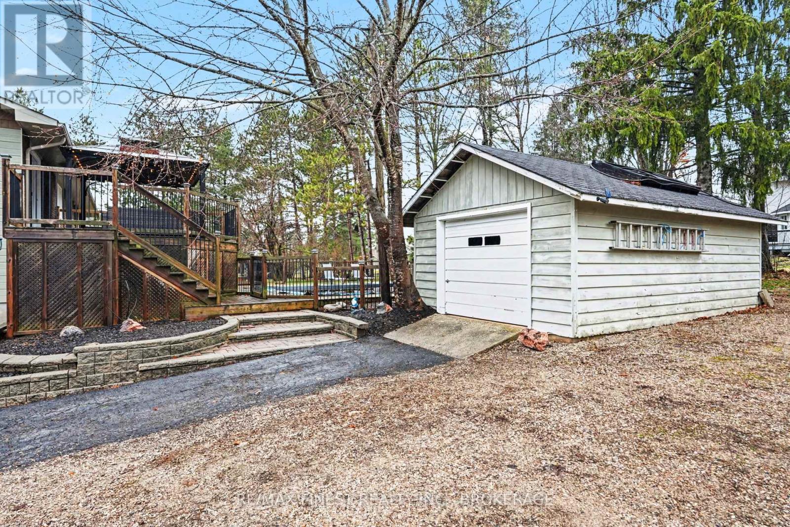 2518 Rideau Ferry Road