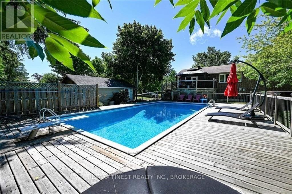 2518 Rideau Ferry Road