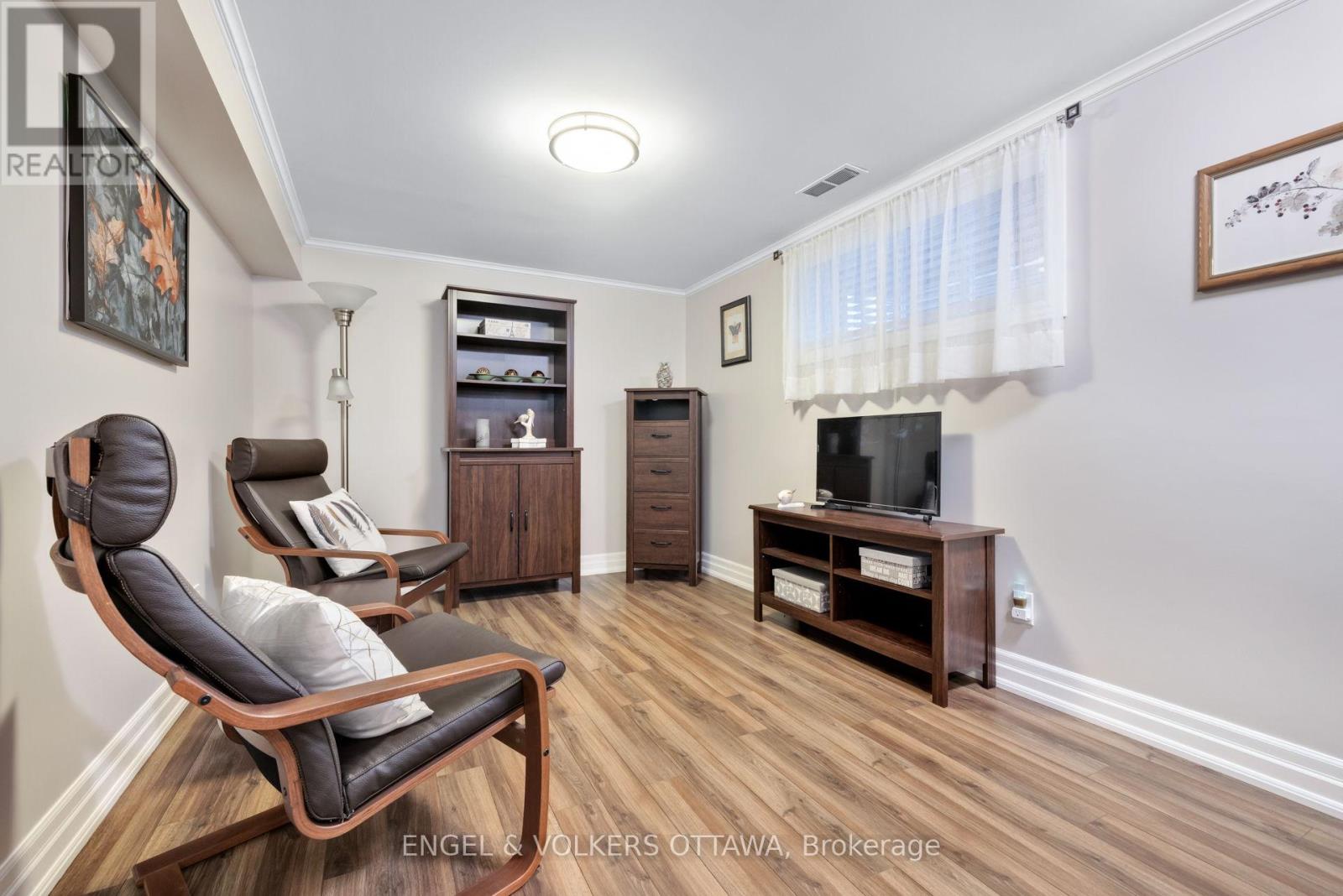 1173 St Jerome Crescent