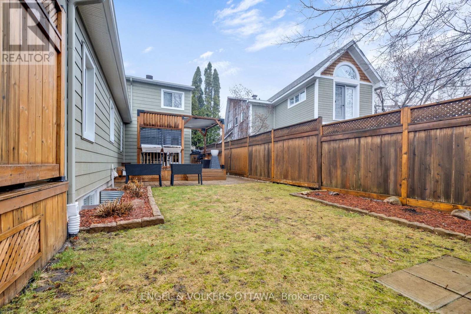 1173 St Jerome Crescent