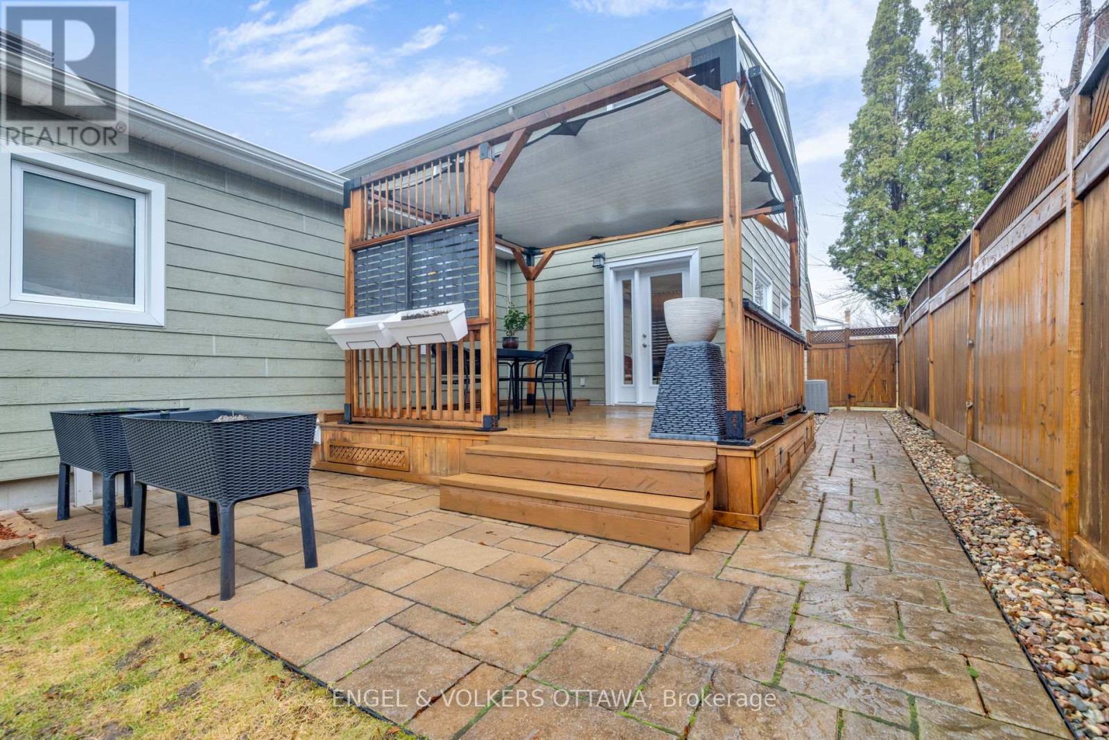 1173 St Jerome Crescent