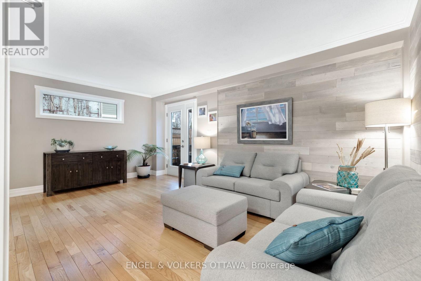 1173 St Jerome Crescent