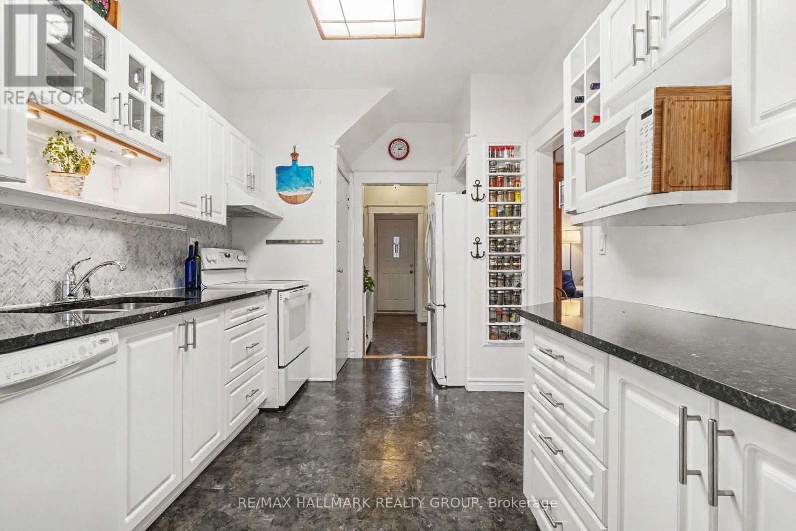 115 Hamilton Avenue N