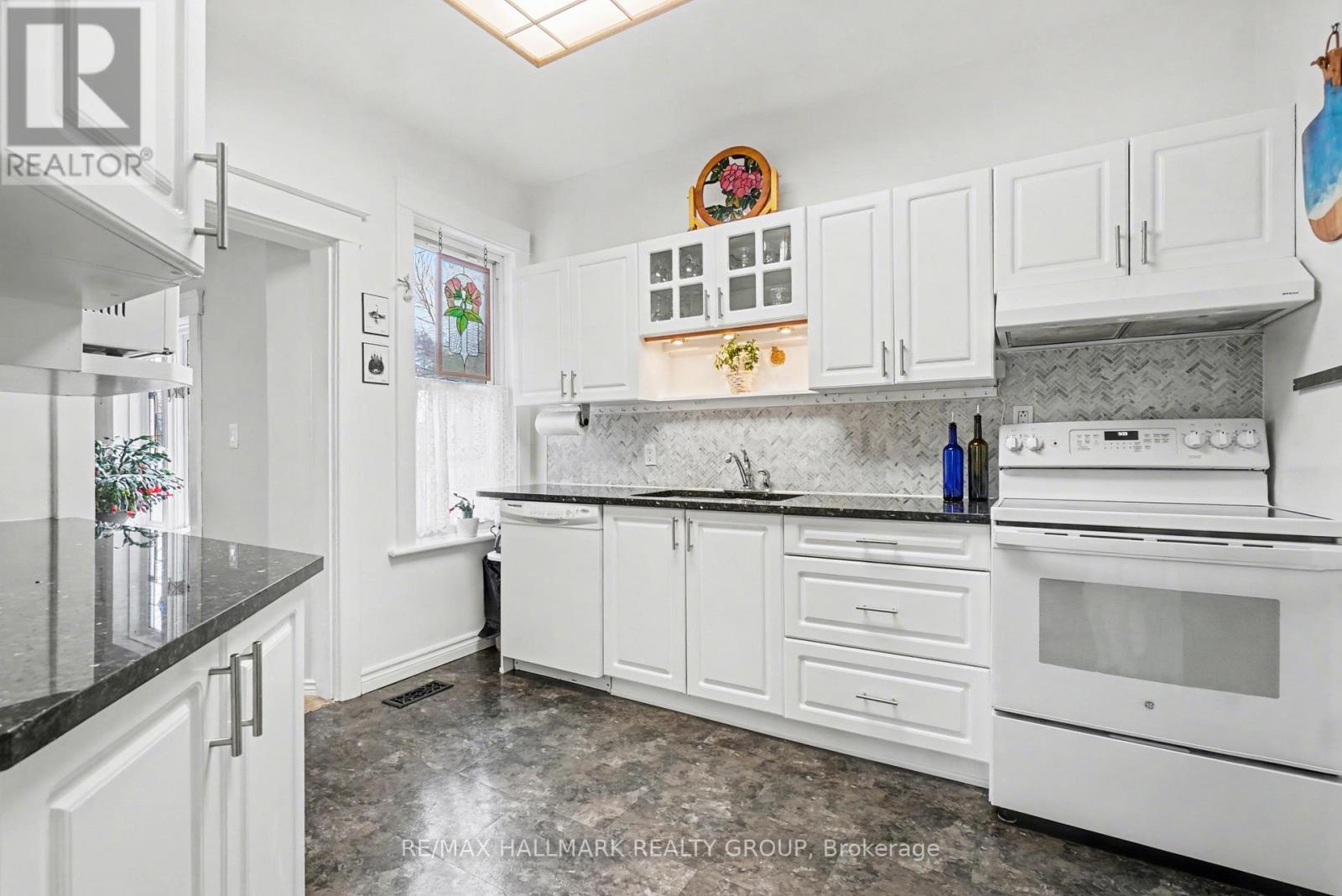 115 Hamilton Avenue N