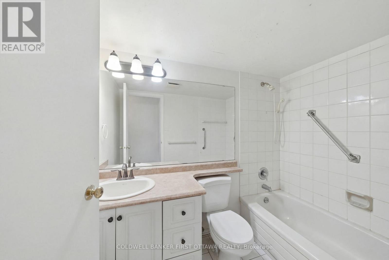 402 - 222 Guigues Avenue