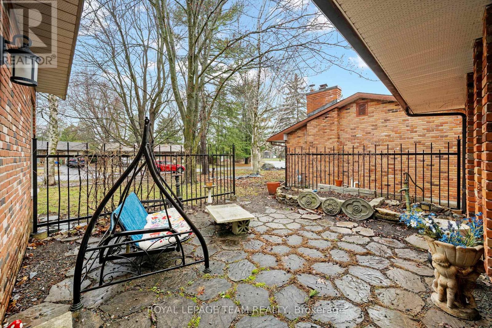 33 Rutherford Crescent