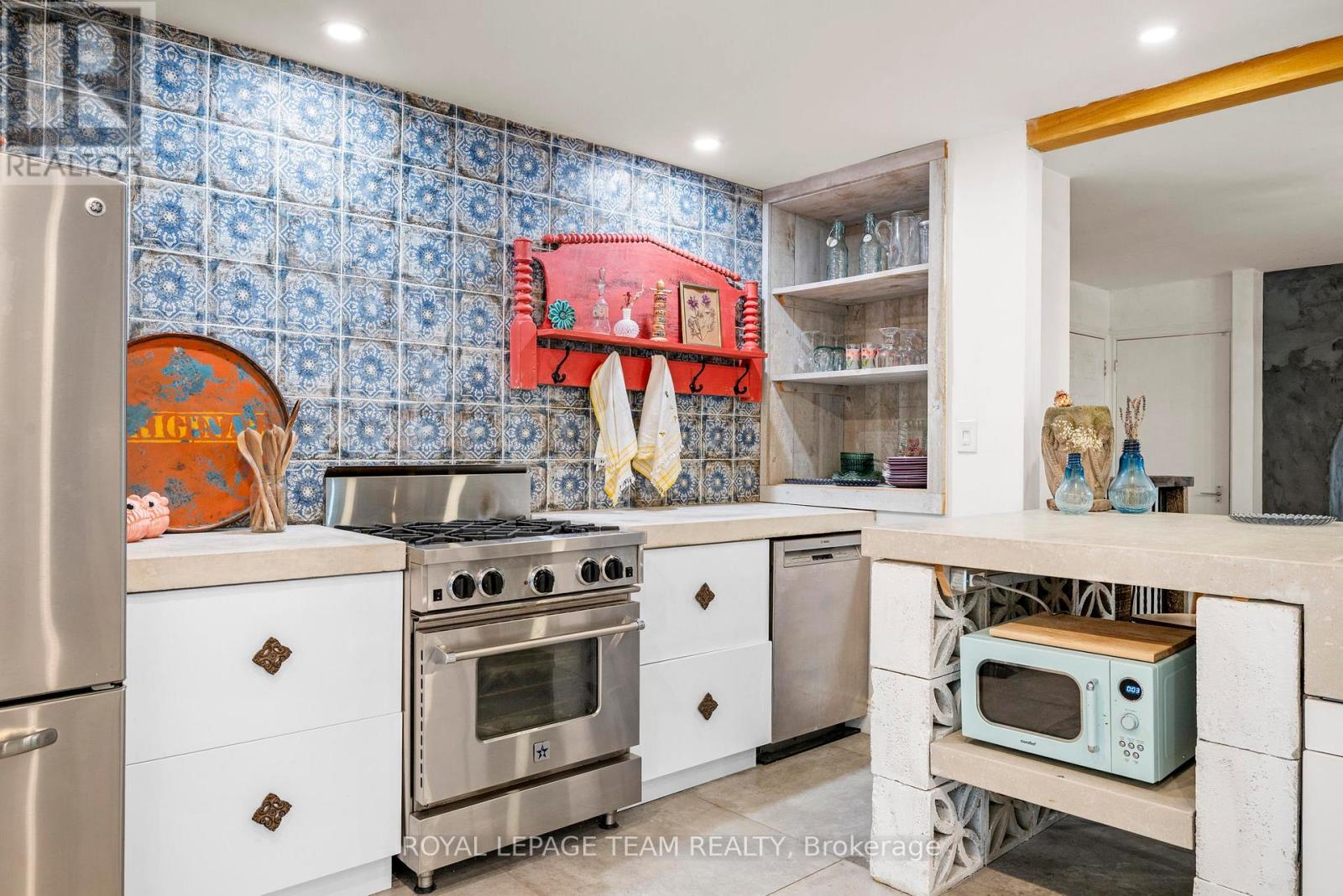 33 Rutherford Crescent