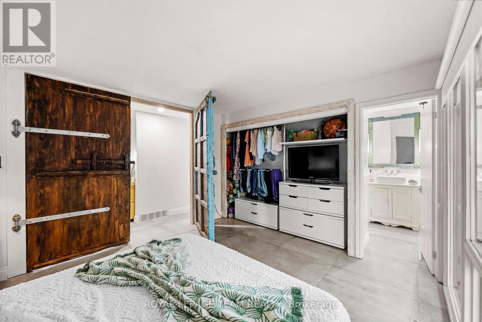 33 Rutherford Crescent