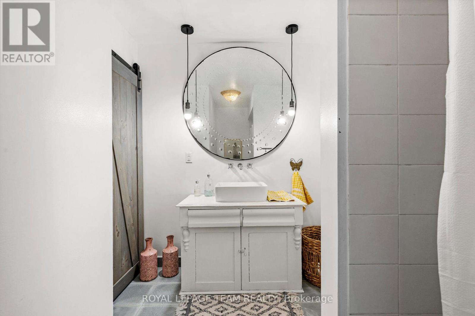 33 Rutherford Crescent