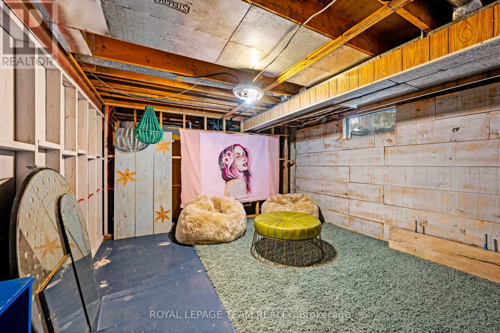 33 Rutherford Crescent