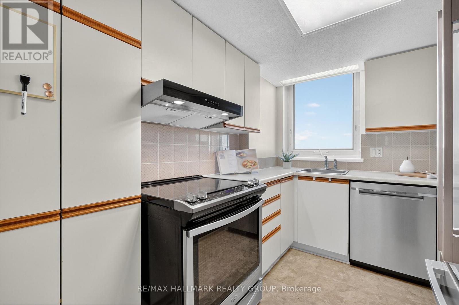 1207 - 80 Sandcastle Drive