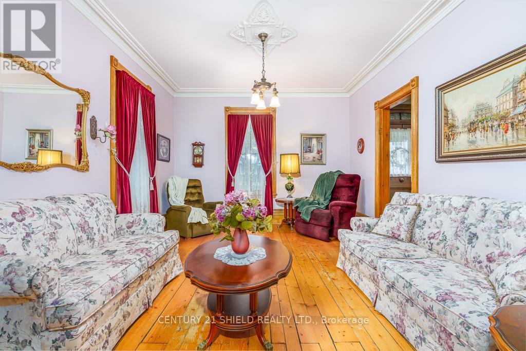 48 St George Street E