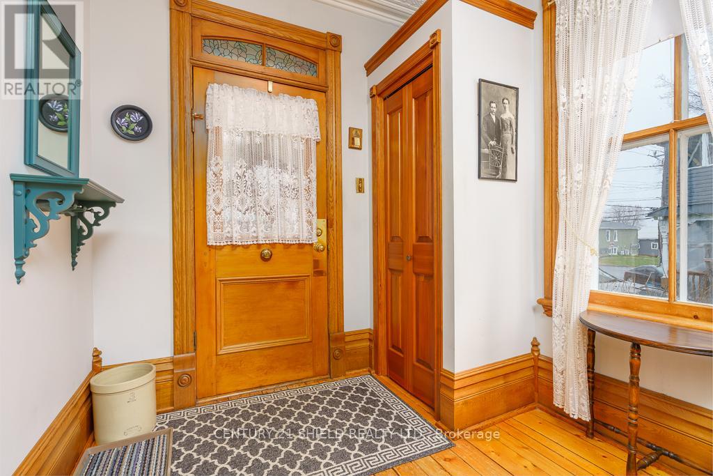 48 St George Street E