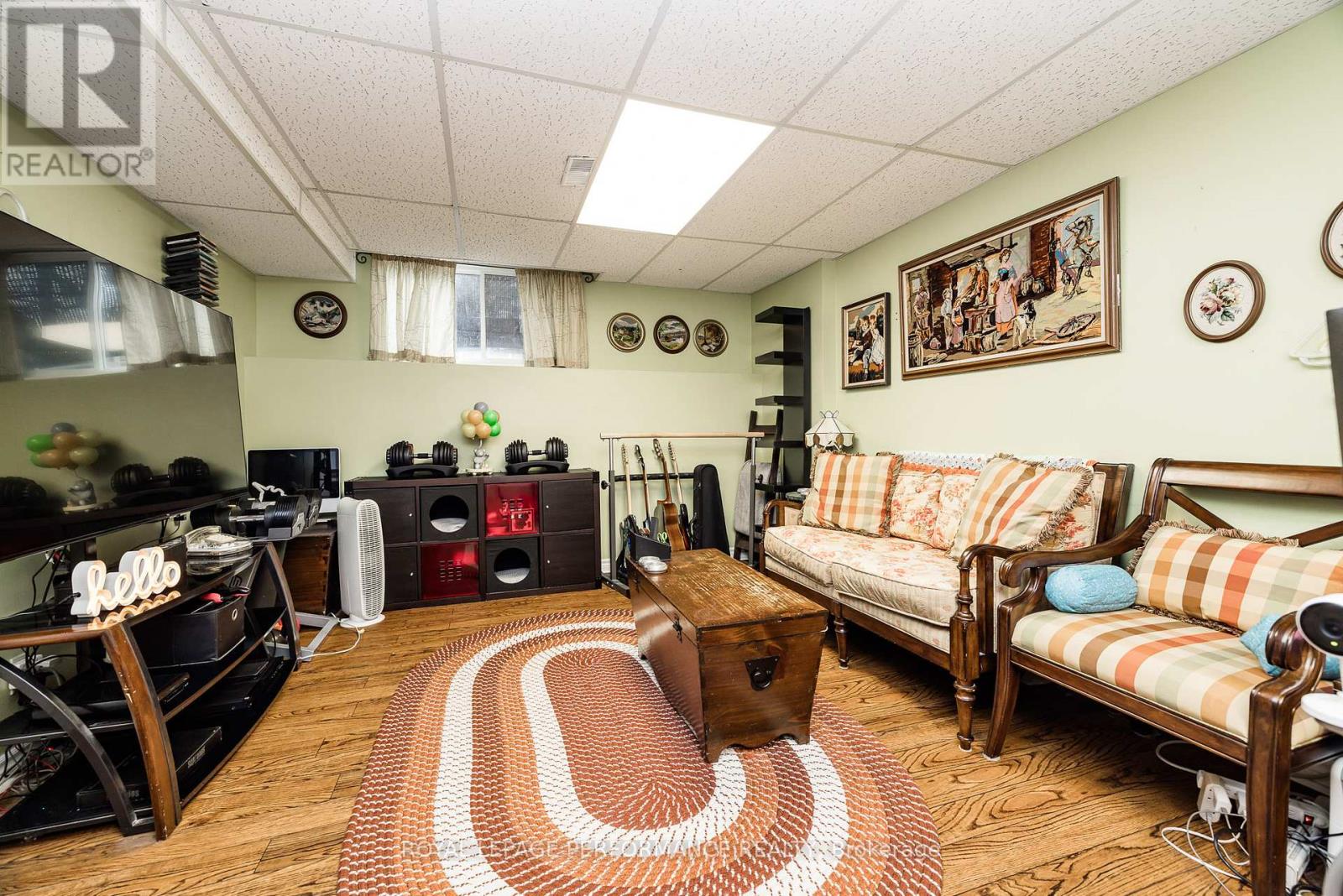 1893 Hennessy Crescent