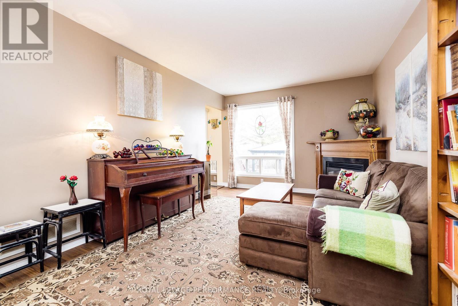 1893 Hennessy Crescent