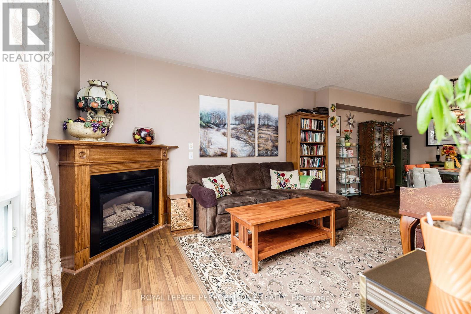 1893 Hennessy Crescent