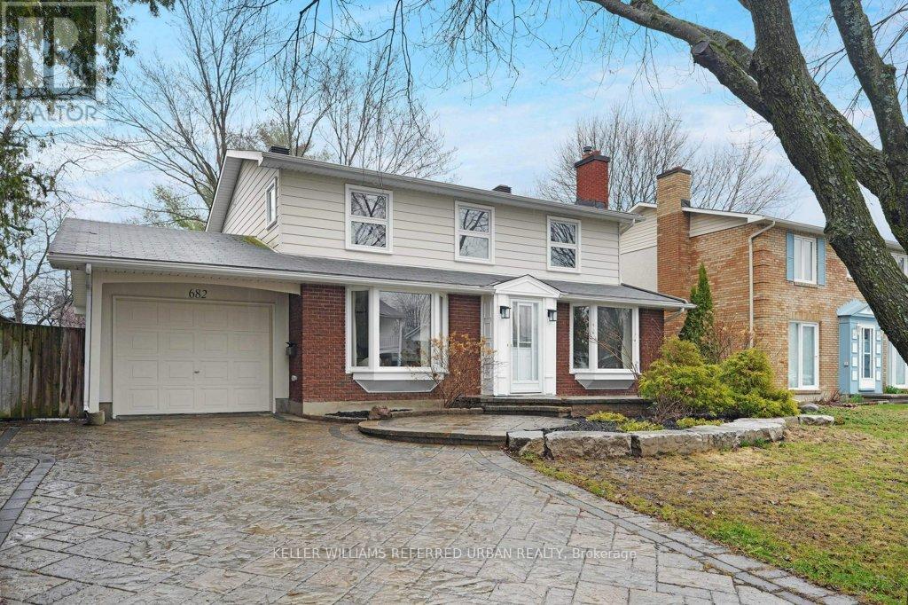 682 Glenhurst Crescent