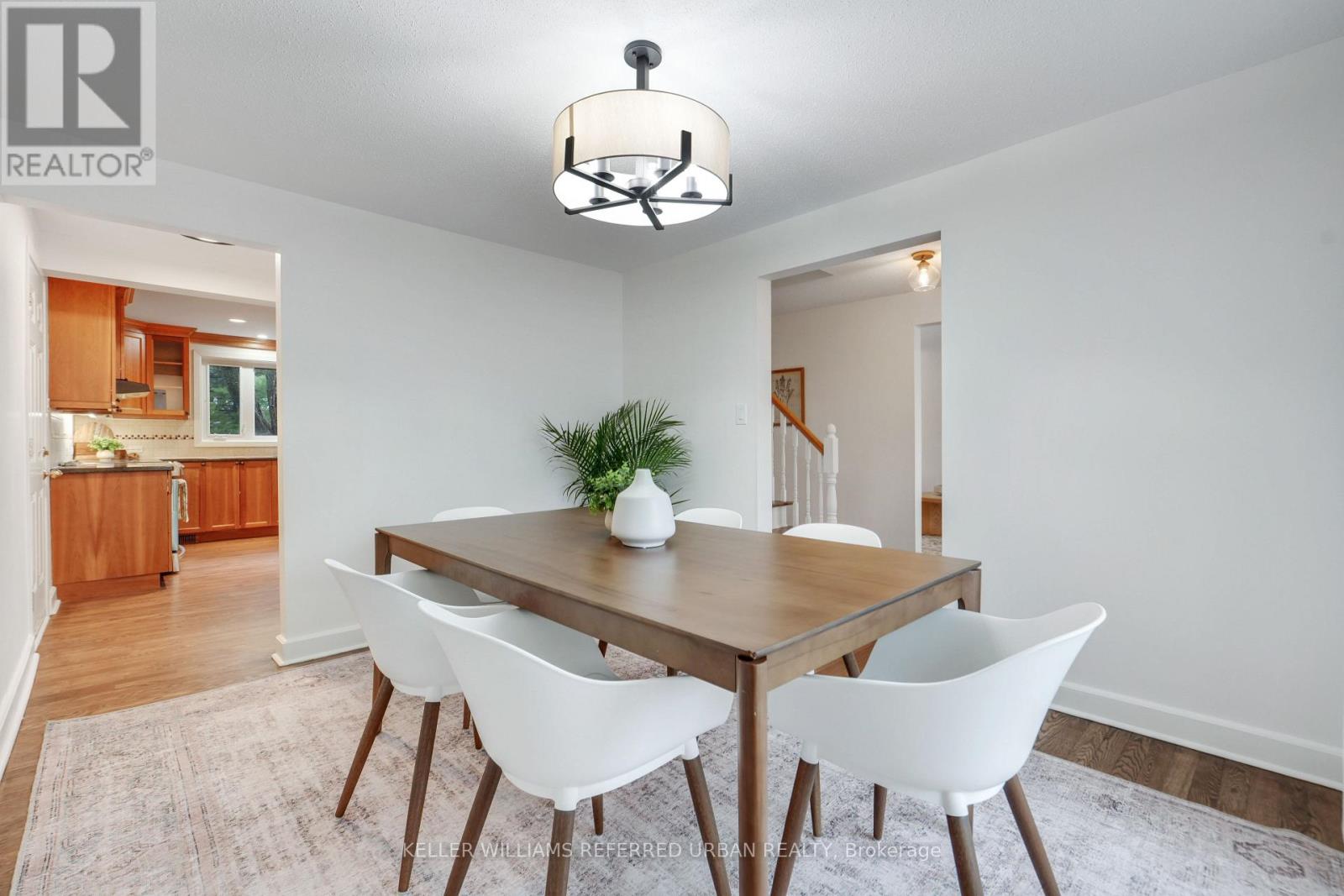 682 Glenhurst Crescent