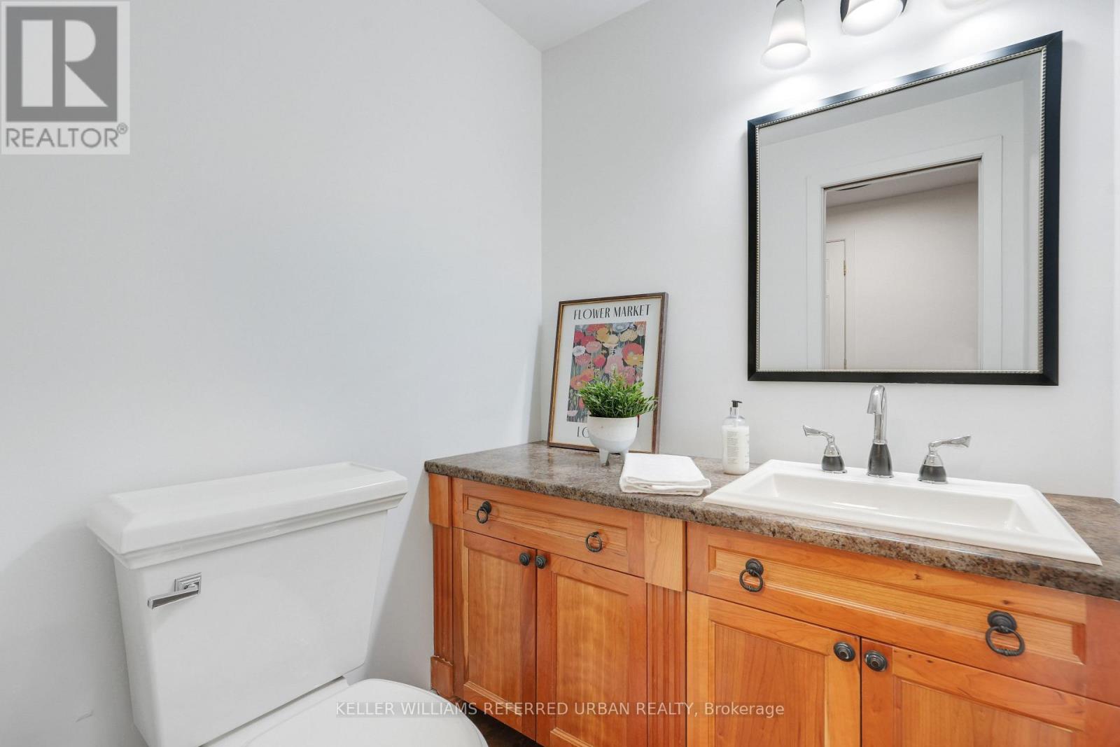 682 Glenhurst Crescent