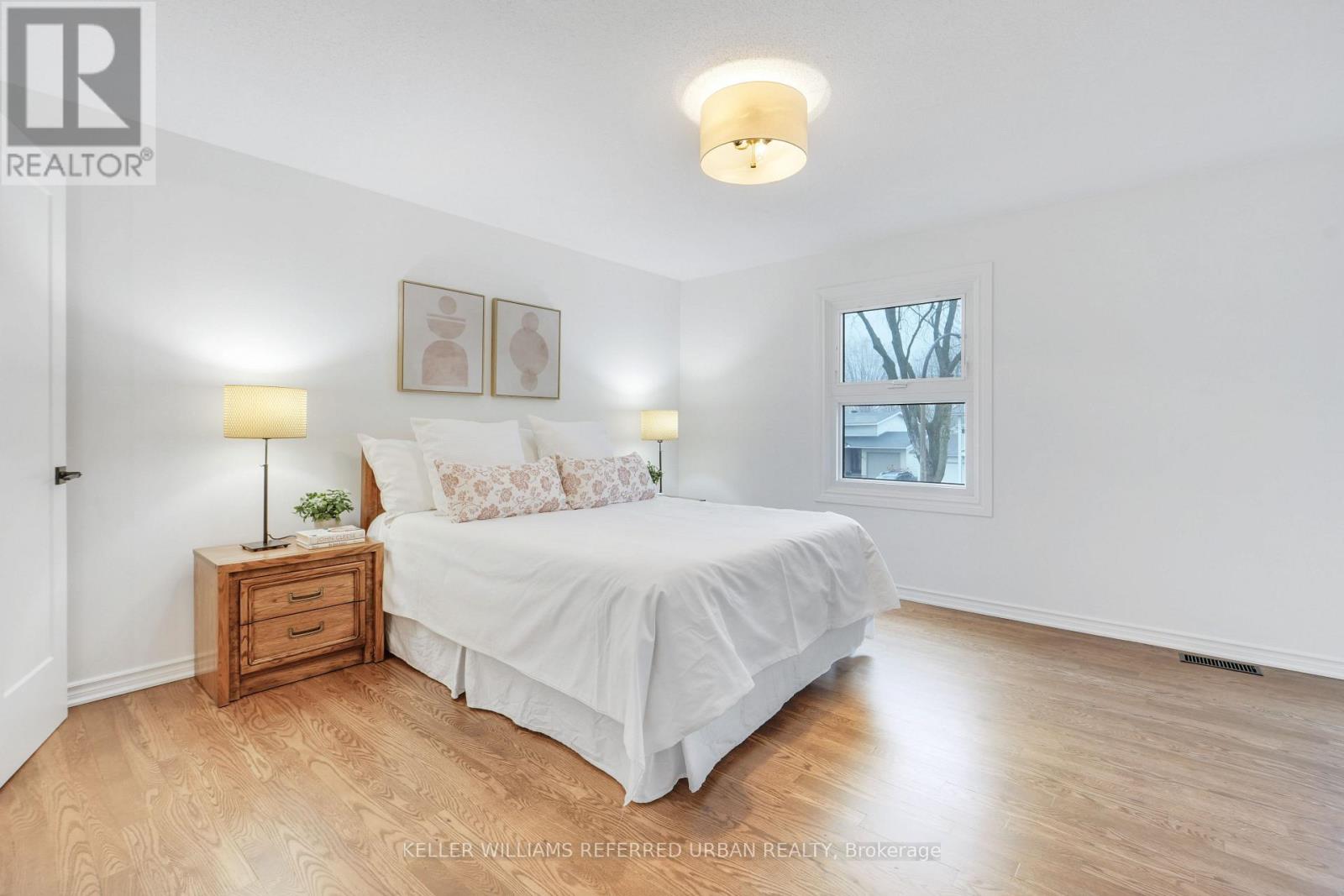 682 Glenhurst Crescent