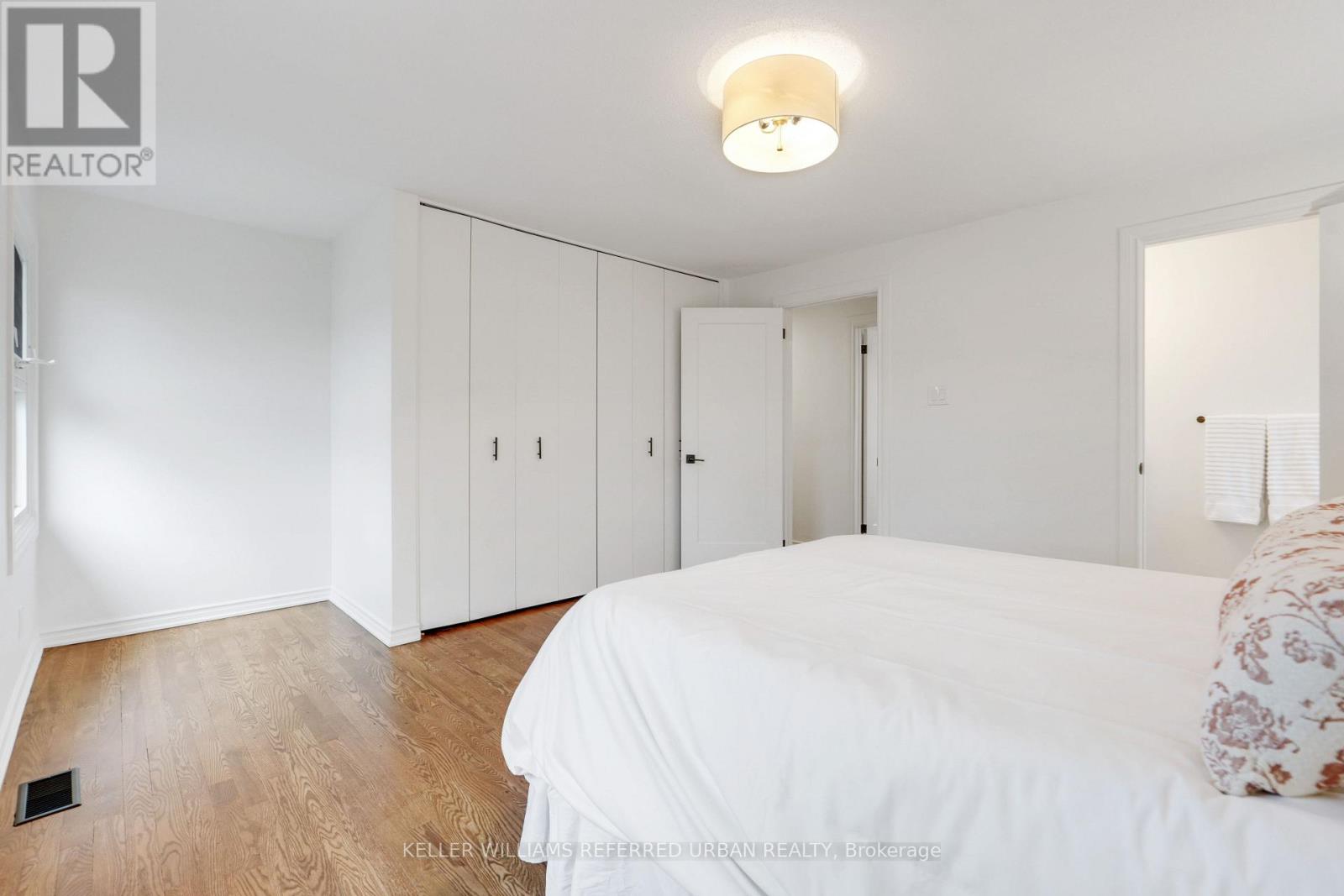 682 Glenhurst Crescent