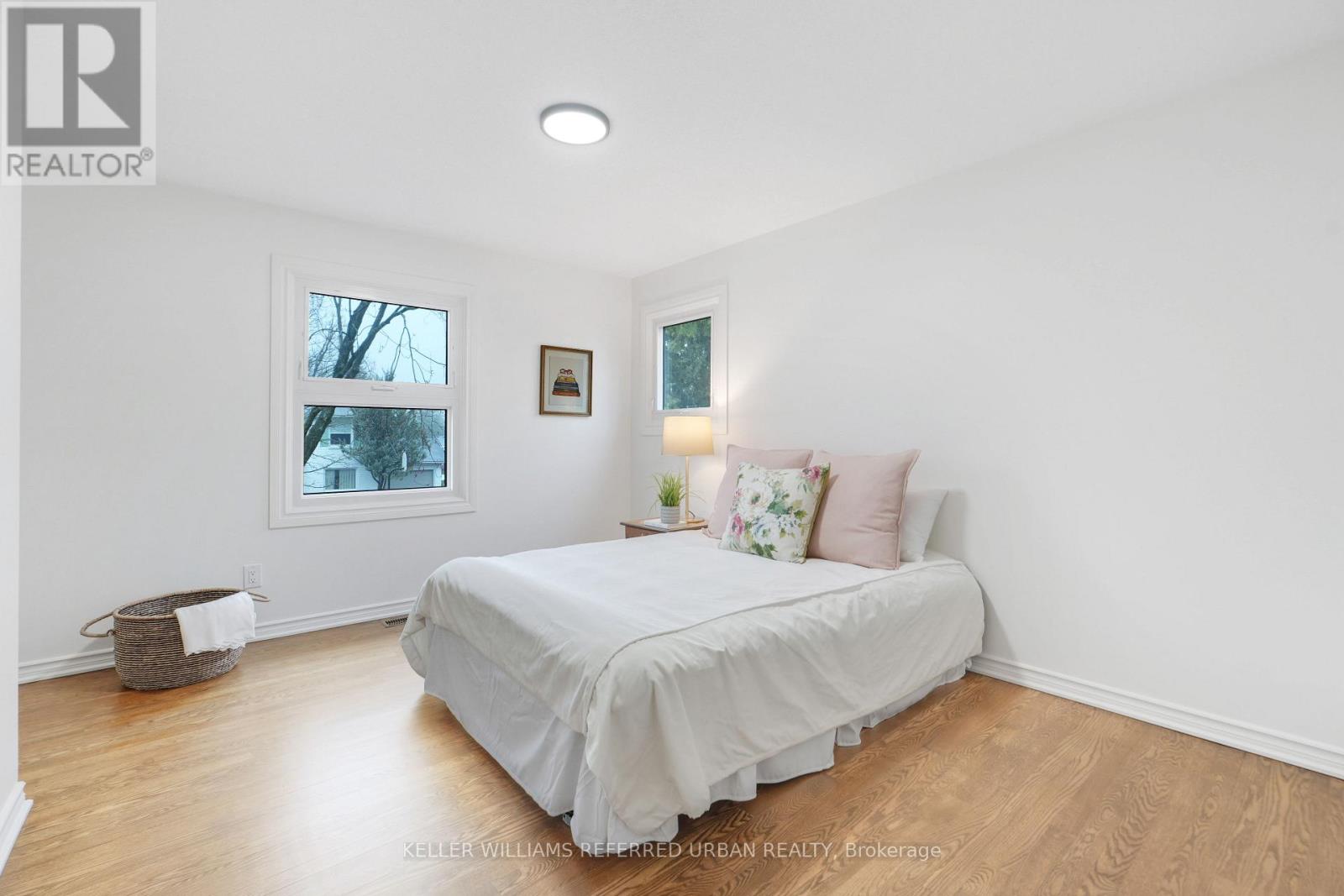 682 Glenhurst Crescent