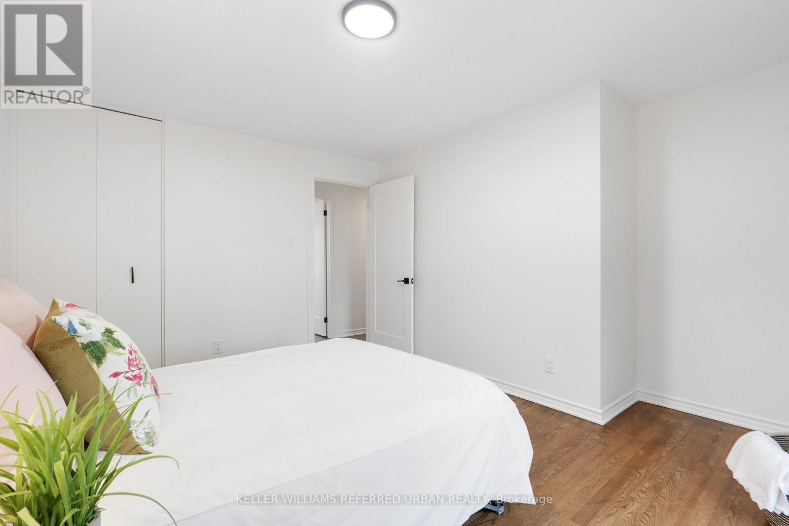 682 Glenhurst Crescent