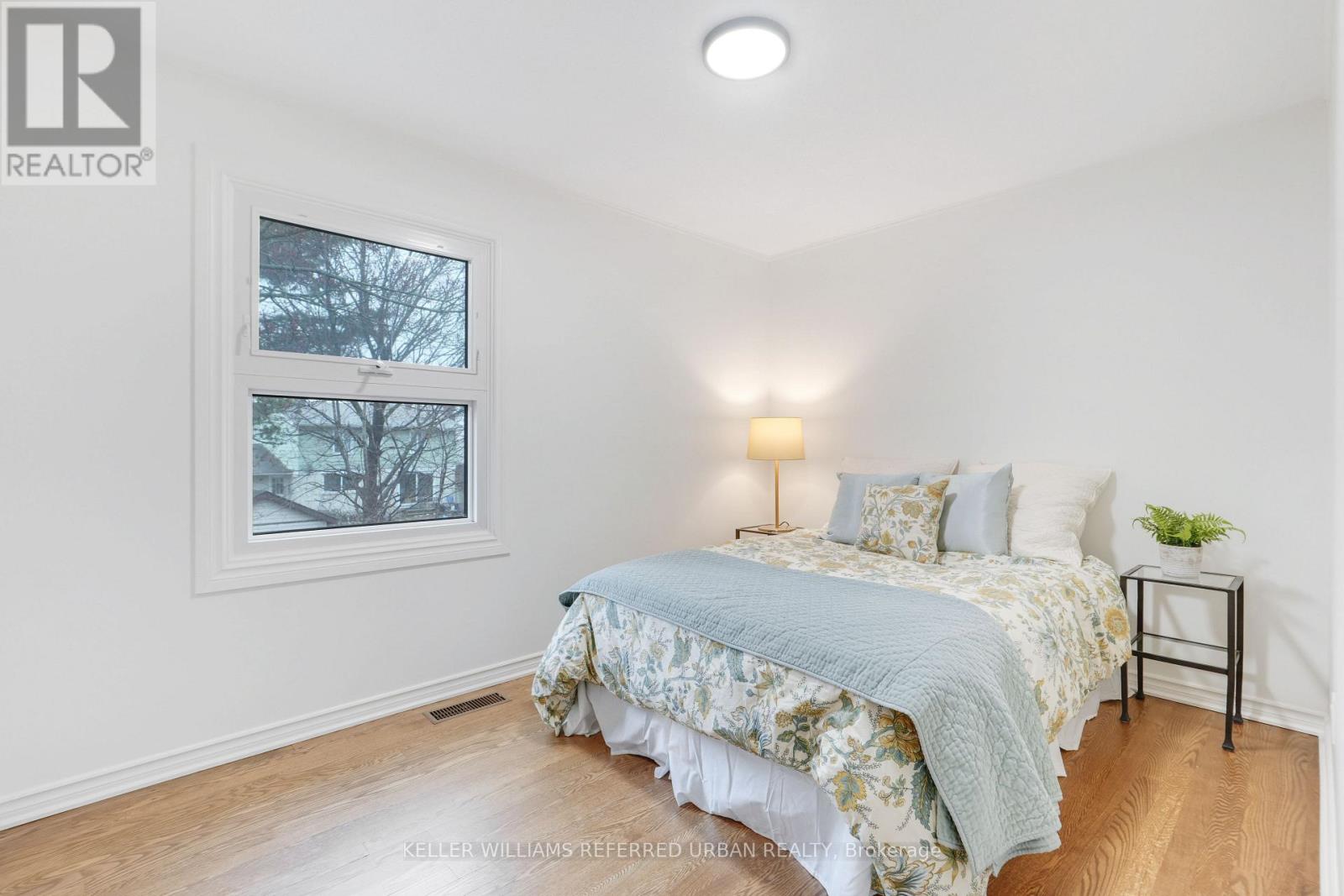 682 Glenhurst Crescent