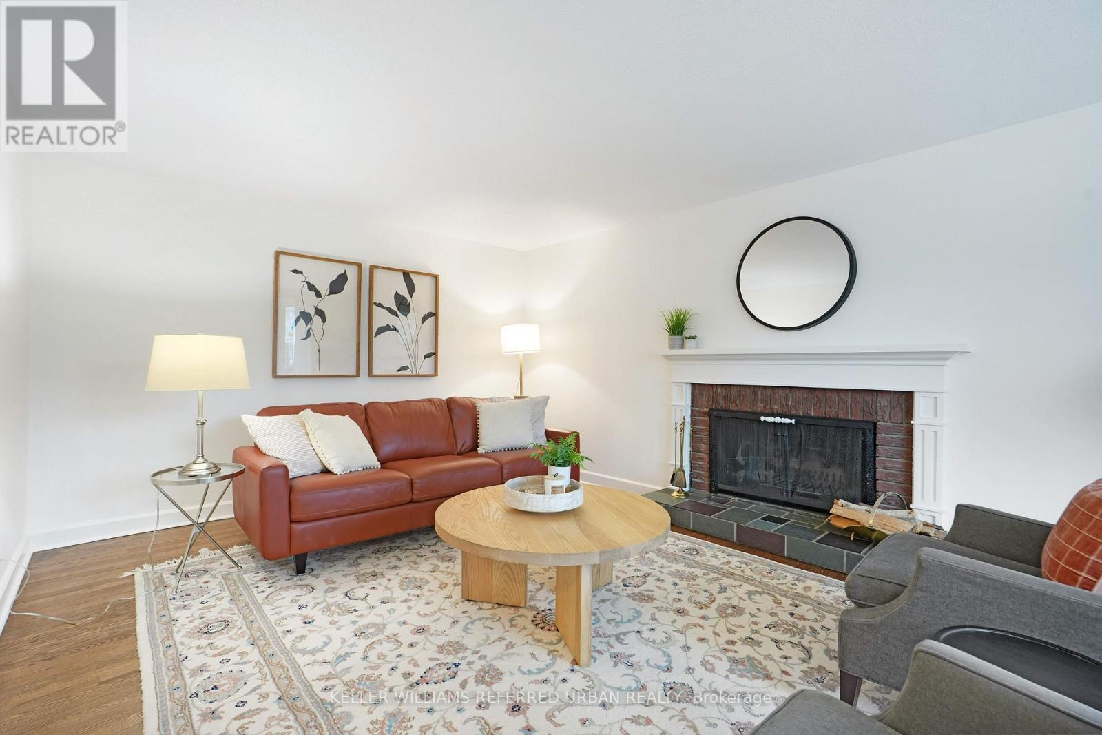 682 Glenhurst Crescent