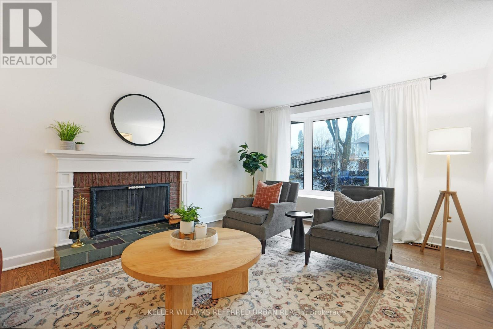 682 Glenhurst Crescent