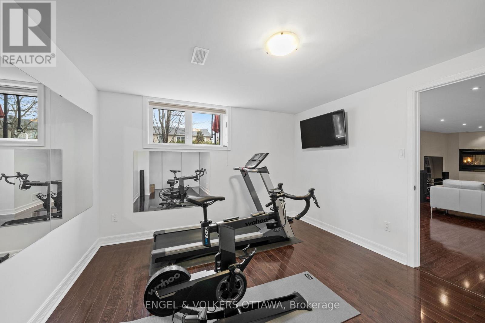 566 Erinwoods Circle