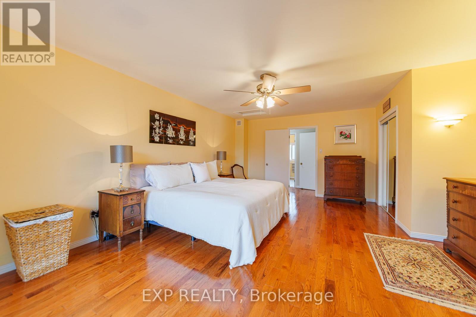 1592 Apeldoorn Avenue