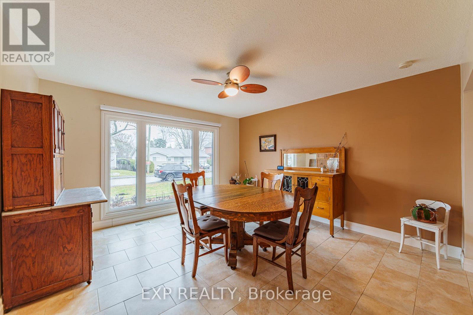 1592 Apeldoorn Avenue