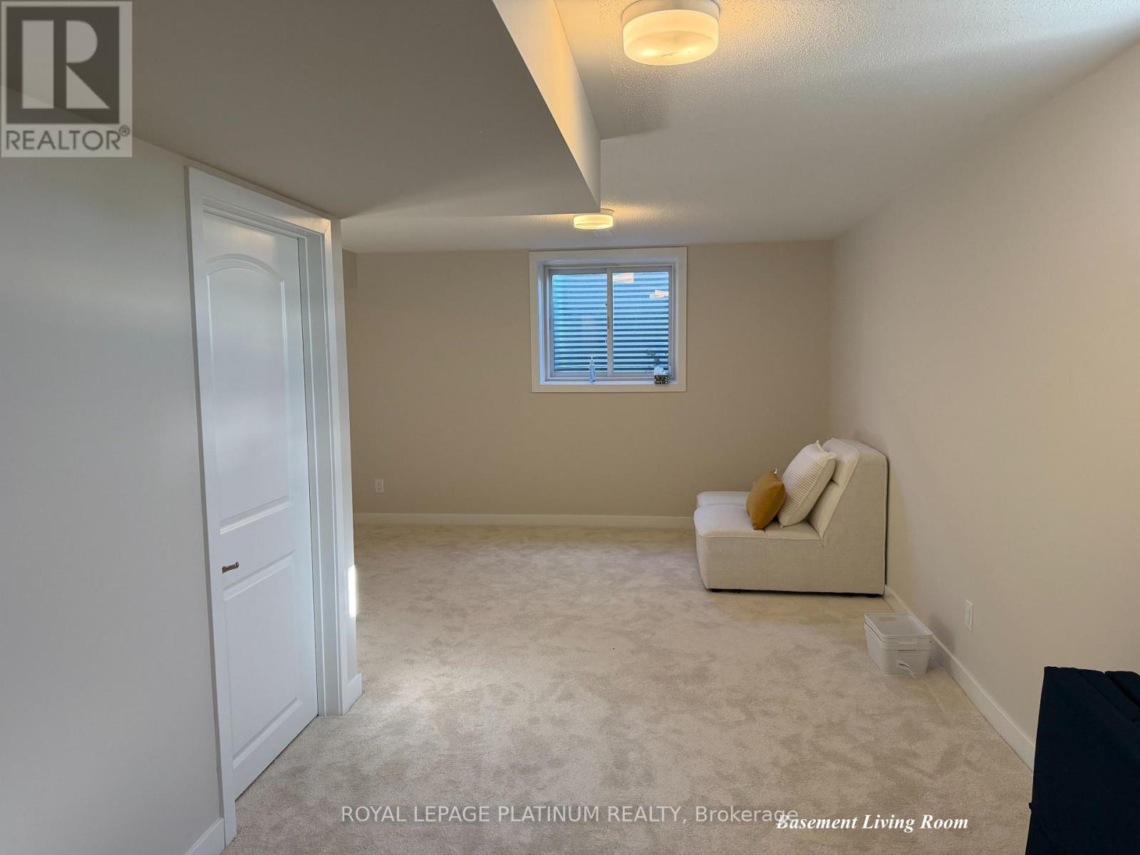 6384 Ottawa Street W