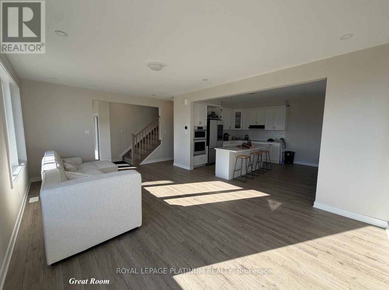 6384 Ottawa Street W