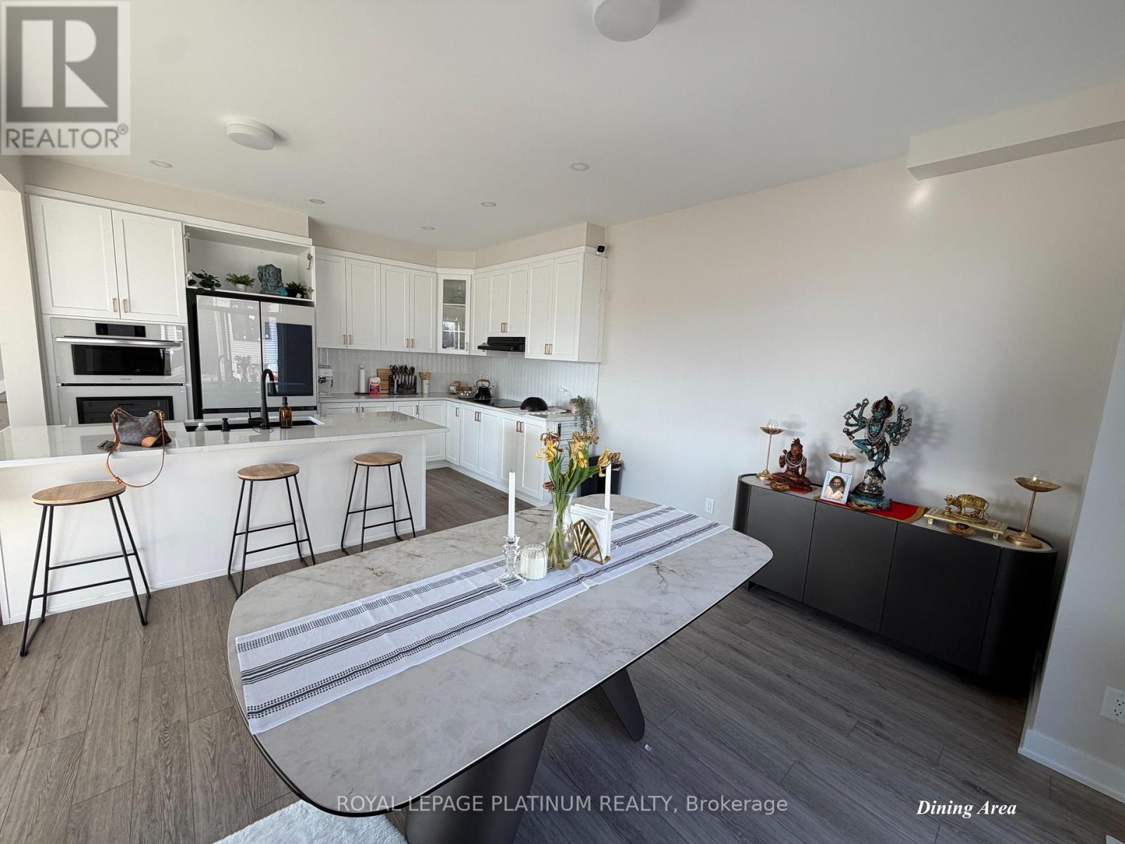 6384 Ottawa Street W