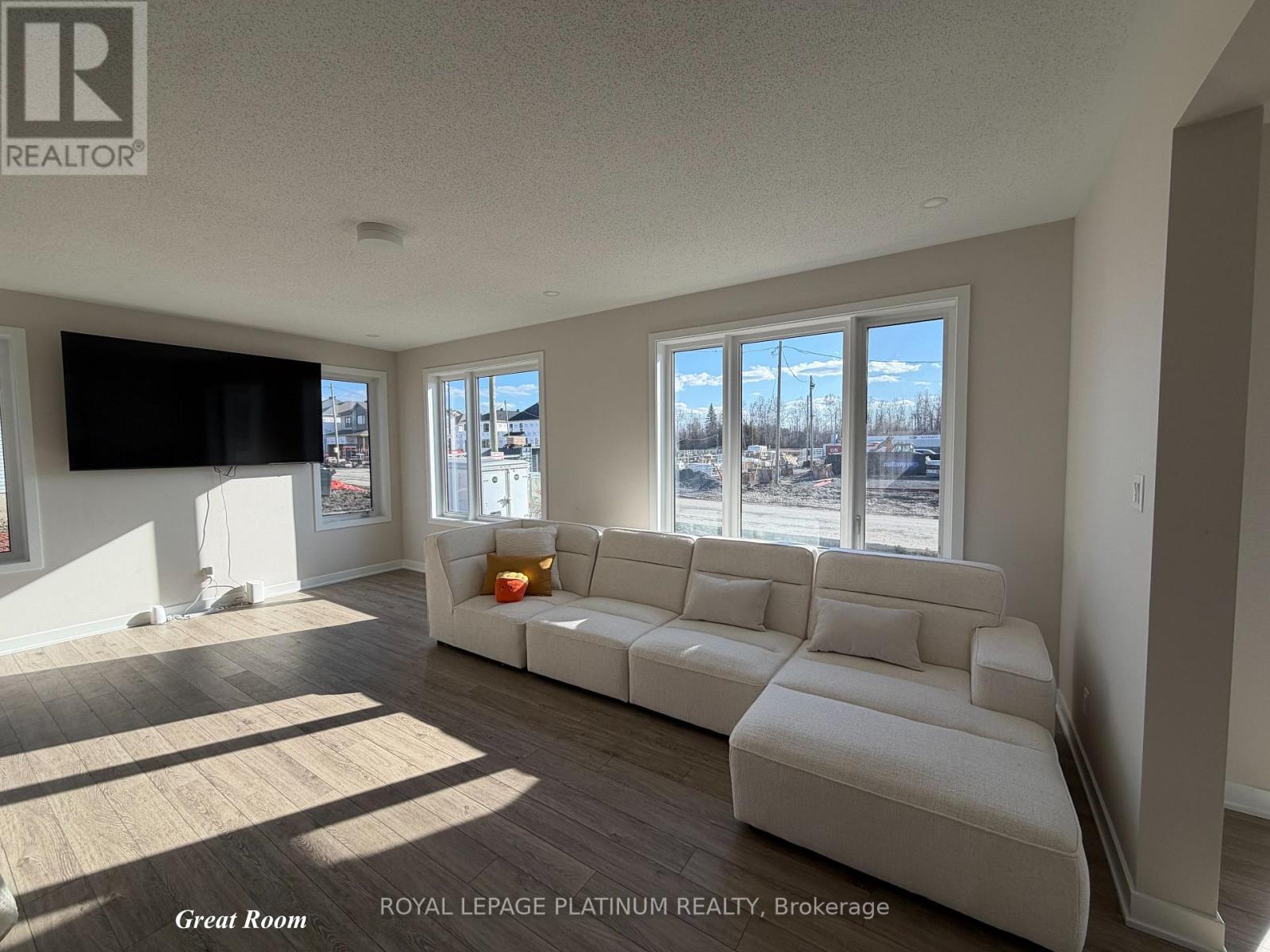 6384 Ottawa Street W