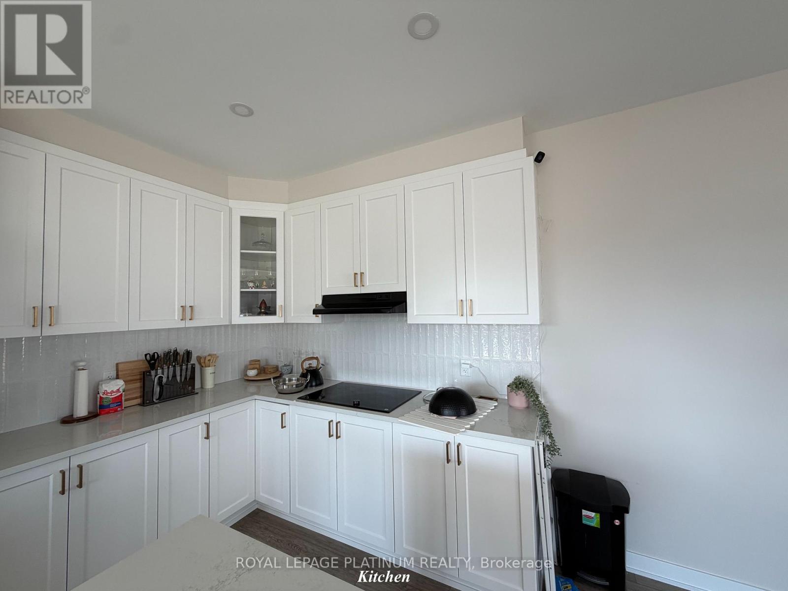 6384 Ottawa Street W