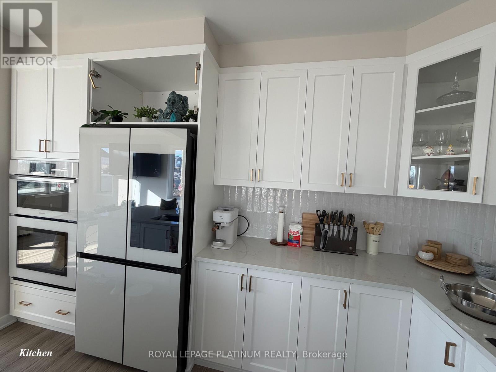 6384 Ottawa Street W