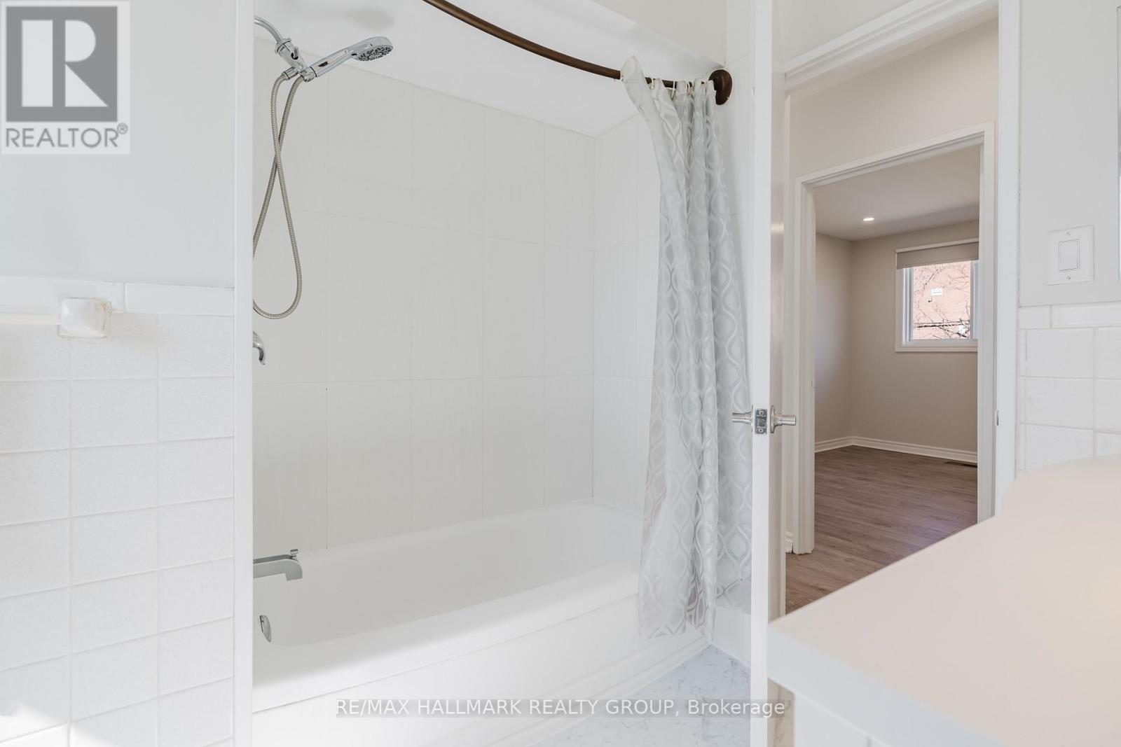 17 Wolmsley Crescent