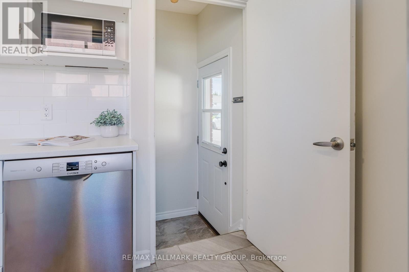 17 Wolmsley Crescent