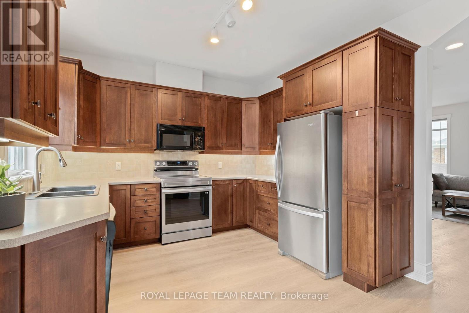 173 West Village Private