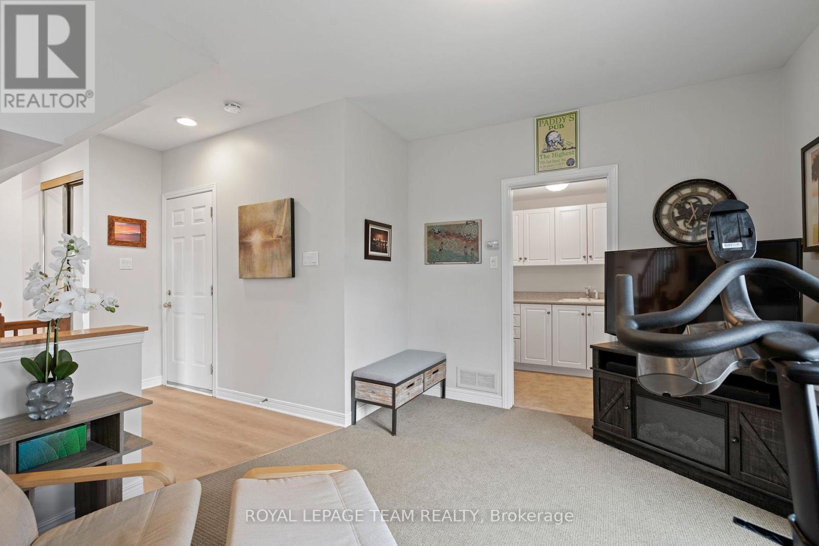 173 West Village Private