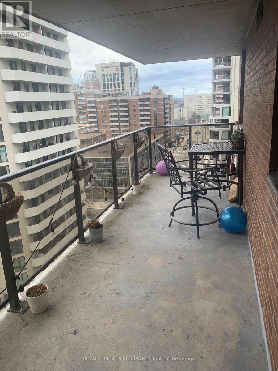 1107 - 475 Laurier Avenue W