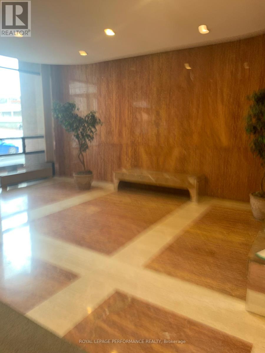 1107 - 475 Laurier Avenue W