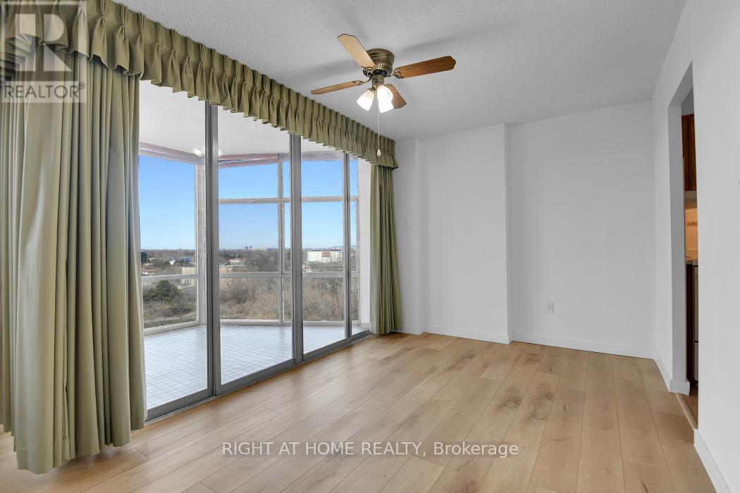 909 - 2759 Carousel Crescent