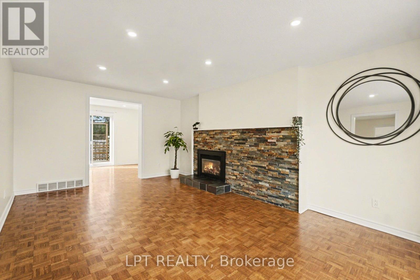 38 Lindhurst Crescent