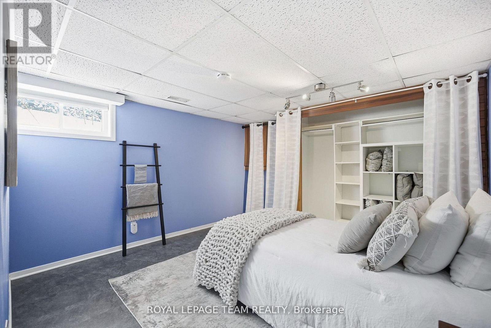 3246 Elizabeth Street